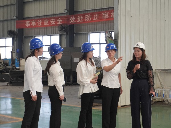 深入廠區(qū)學(xué)習(xí)，提高自身專(zhuān)業(yè)知識(shí)。_河南雙志