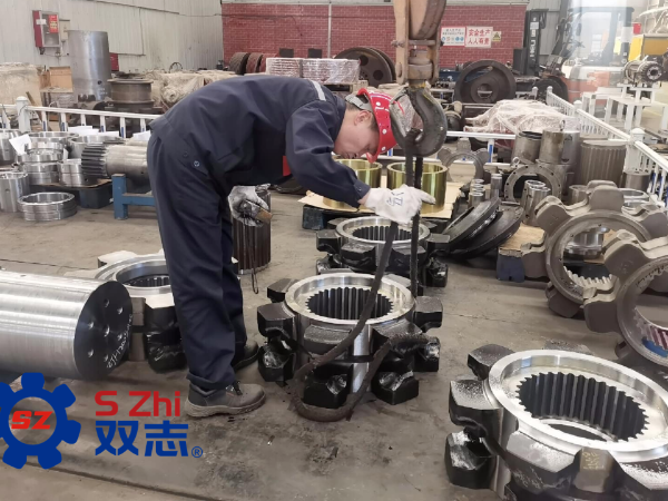 致敬每一位一線工人，堅(jiān)守崗位，兢兢業(yè)業(yè)。_河南雙志